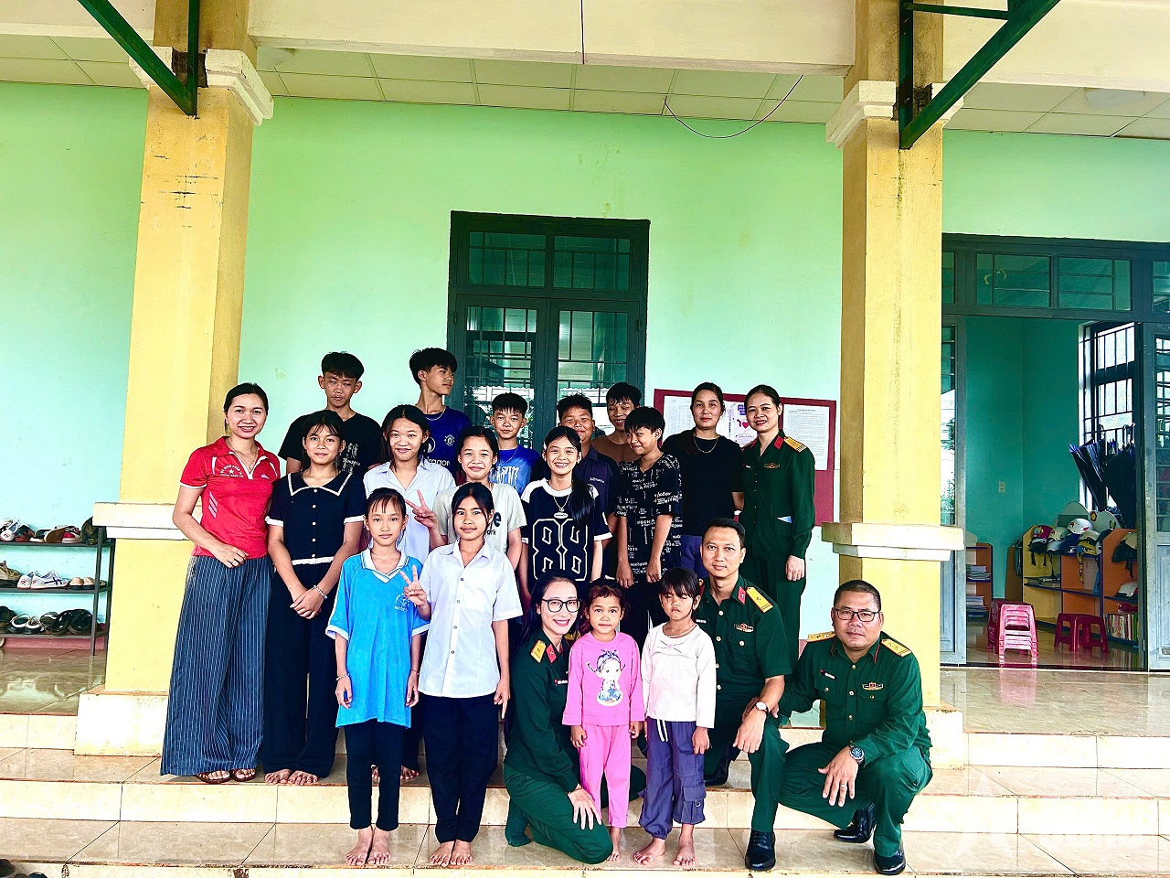 Theo chân phóng viên đến lớp học lúc 0 giờ